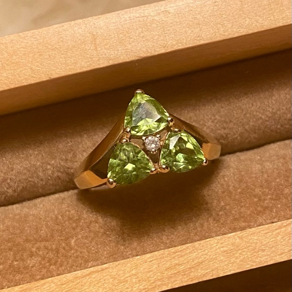 14K Yellow Gold Peridot & Diamond Ring